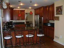 Exquisite 4 Bedroom Home - Perfect Place to Call Home in Alexandria, VA (Photo 7 of 12)