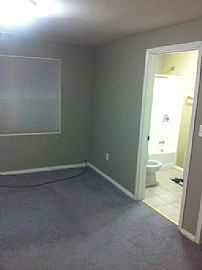 Bright, Beautiful 3 Bedroom Home with Vaulted Ceilings in Hammond, IN (Photo 4 of 7)