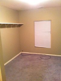 Bright, Beautiful 3 Bedroom Home with Vaulted Ceilings in Hammond, IN (Photo 5 of 7)