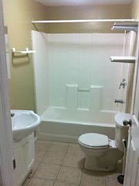 Bright, Beautiful 3 Bedroom Home with Vaulted Ceilings in Hammond, IN (Photo 6 of 7)