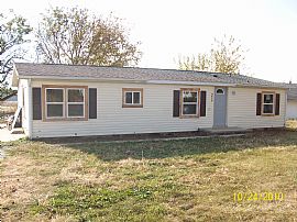 Quaint 3 Bedroom Country Home with Updated Kitchen in Lafayette, IN