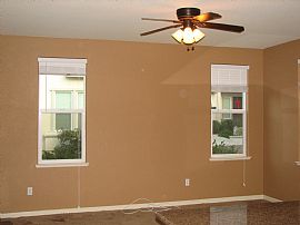 Lovely 3 Bedroom Home Near Downtown and Airport in Sacramento, CA (Photo 10 of 11)