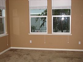 Lovely 3 Bedroom Home Near Downtown and Airport in Sacramento, CA (Photo 3 of 11)