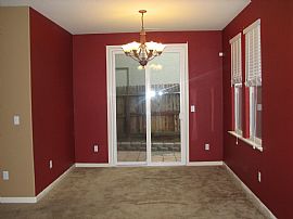 Lovely 3 Bedroom Home Near Downtown and Airport in Sacramento, CA (Photo 4 of 11)