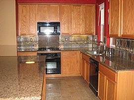 Lovely 3 Bedroom Home Near Downtown and Airport in Sacramento, CA (Photo 5 of 11)