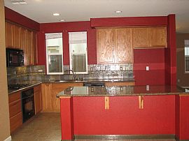 Lovely 3 Bedroom Home Near Downtown and Airport in Sacramento, CA (Photo 6 of 11)