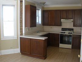Awesome 2 Bedroom Condo Near Recreation Center in Elgin, IL (Photo 2 of 6)