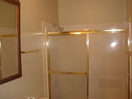 Awesome 2 Bedroom Condo Near Recreation Center in Elgin, IL (Photo 5 of 6)