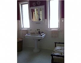 Fantastic 3 Bedroom Home with Working Fireplace in Miami, FL (Photo 4 of 4)