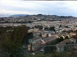 Beautiful, Huge 3 Bedroom Single Family Home in Southern Hill in Daly City, CA (Photo 3 of 5)