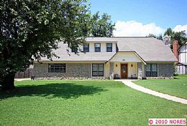 Huge 4 Bedroom Home with Hot Tub on Large Lot in Broken Arrow, OK (Photo 3 of 12)