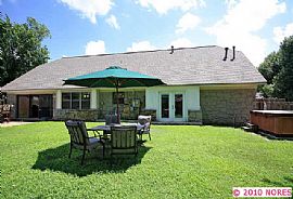 Huge 4 Bedroom Home with Hot Tub on Large Lot in Broken Arrow, OK (Photo 5 of 12)