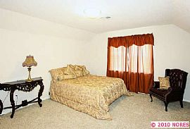 Huge 4 Bedroom Home with Hot Tub on Large Lot in Broken Arrow, OK (Photo 8 of 12)