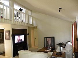 Beautiful 3 Bedroom Home with Vaulted Ceiling and Loft in Tualatin, OR