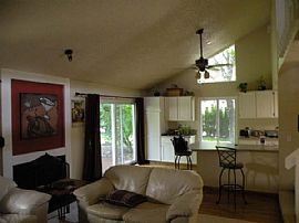 Beautiful 3 Bedroom Home with Vaulted Ceiling and Loft in Tualatin, OR (Photo 2 of 5)