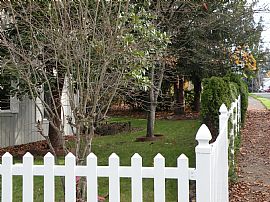 Beautiful 3 Bedroom Home with Vaulted Ceiling and Loft in Tualatin, OR (Photo 4 of 5)