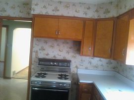 Handsome 4 Bedroom Home with Basement in Calumet Park, IL (Photo 5 of 6)