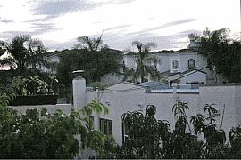 2 Bedroom Townhouse with Vaulted Ceilings and Wood Floors in San Diego, CA