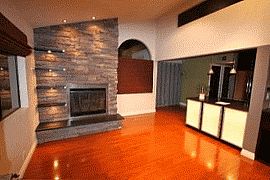 2 Bedroom Townhouse with Vaulted Ceilings and Wood Floors in San Diego, CA (Photo 2 of 3)