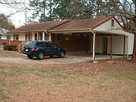 Large 3 Bedroom Brick Home with Room Addition and Great Yard in Marietta, GA (Photo 2 of 4)