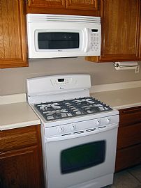 Amazing 2 Bedroom Condo Home with Loft and Vaulted Ceilings in Santa Clarita, CA (Photo 5 of 9)