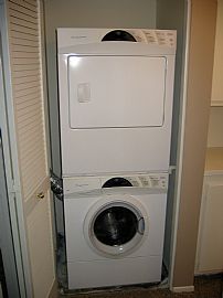 Amazing 2 Bedroom Condo Home with Loft and Vaulted Ceilings in Santa Clarita, CA (Photo 6 of 9)