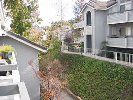 Amazing 2 Bedroom Condo Home with Loft and Vaulted Ceilings in Santa Clarita, CA (Photo 7 of 9)