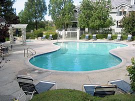 Amazing 2 Bedroom Condo Home with Loft and Vaulted Ceilings in Santa Clarita, CA (Photo 8 of 9)