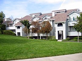 Amazing 2 Bedroom Condo Home with Loft and Vaulted Ceilings in Santa Clarita, CA (Photo 9 of 9)