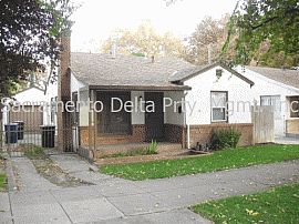 Remodeled 2 Bedroom Home with Gorgeous Fireplace in Sacramento, CA
