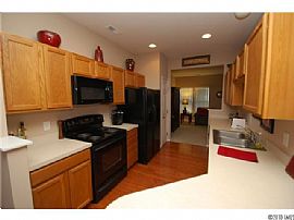 2 Bedroom Townhouse with Huge Kitchen - Great Rental in Charlotte, NC (Photo 6 of 10)