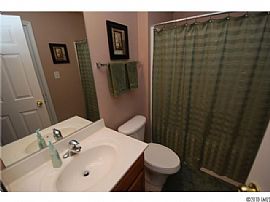 2 Bedroom Townhouse with Huge Kitchen - Great Rental in Charlotte, NC (Photo 9 of 10)