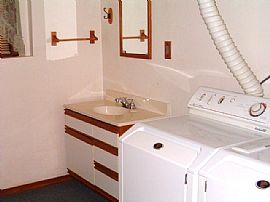 Large 1 Bedroom Duplex Apartment With Large Storage Building in Sioux Falls, SD (Photo 3 of 4)