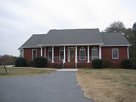 Nice 3 Bedroom Brick Home - Newly Painted with Large Kitchen in Dacula, GA