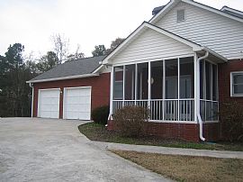 Nice 3 Bedroom Brick Home - Newly Painted with Large Kitchen in Dacula, GA (Photo 4 of 4)