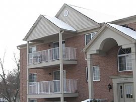 Spacious 2 Bedroom Condo with Elevator Access! in Groesbeck, OH