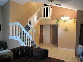 Ideal 2 Bedroom Home with Fenced in Backyard and 2 Car Garage in Jacksonville, FL (Photo 2 of 5)