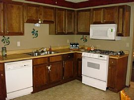 Private and Cozy 3 Bedroom Efficiency Home with Low Utilities in Converse, TX (Photo 5 of 7)