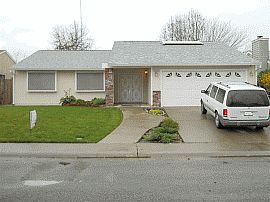 Pristine 3 Bedroom Home with Open Floor Plan in Sacramento, CA