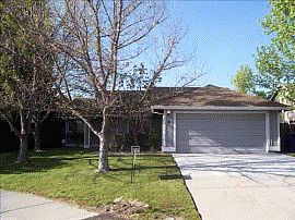 Delightful 3 Bedroom Home with Berber Carpet in Sacramento, CA