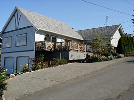 Breathtaking View Home - Gorgeous Space in Everett, WA (Photo 1 of 6)