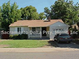Comfortable 2 Bedroom Home with Hardwood Floors in Sacramento, CA