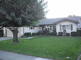 Adorable 4 Bedroom Home with Remodeled Kitchen in Sacramento, CA