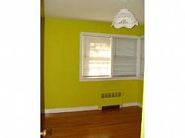 Impeccable 2 Bedroom Ranch Home with Easy Access  in Springfield, MA (Photo 3 of 12)