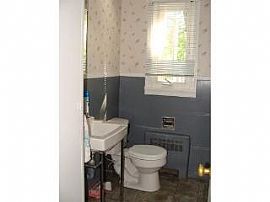 Impeccable 2 Bedroom Ranch Home with Easy Access  in Springfield, MA (Photo 6 of 12)