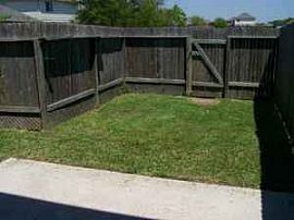 Beautiful 2 Bedroom Townhouse For Lease Now! in Dickinson, TX