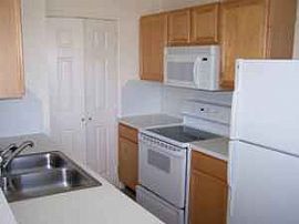 Beautiful 2 Bedroom Townhouse For Lease Now! in Dickinson, TX (Photo 3 of 4)