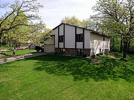 Sharp 4 Bedroom Single Family Home Near Eastview High School in Apple Valley, MN