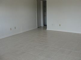 Charming 3 Bedroom Duplex Apartment - Near Missouri Avenue in Largo, FL (Photo 2 of 6)