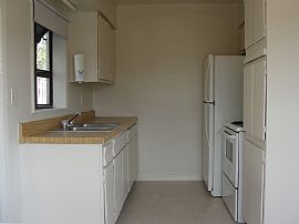 Charming 3 Bedroom Duplex Apartment - Near Missouri Avenue in Largo, FL (Photo 3 of 6)